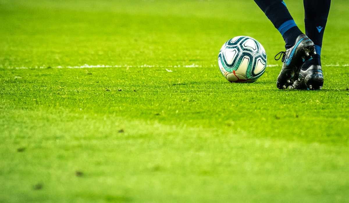 Cầu thủ CAHN ăn mừng chức vô địch V-League 2025-26 tại sân Hàng Đẫy sau trận thắng Thanh Hóa 2-0 ngày 17/5/2026